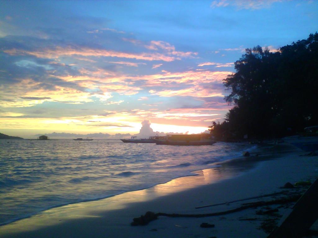 Tyrrell Cottages & Restaurant Gili Air Exterior photo