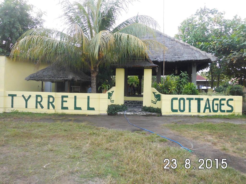 Tyrrell Cottages & Restaurant Gili Air Exterior photo