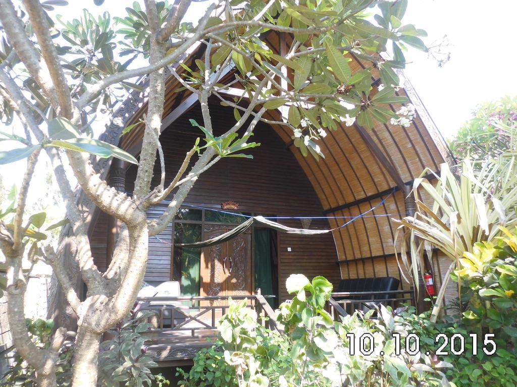 Tyrrell Cottages & Restaurant Gili Air Exterior photo